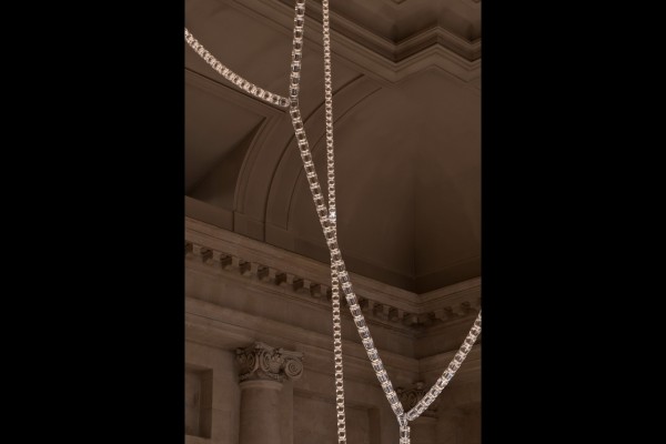 swarovski-crystal-chandelier-inside-the-palace-of-versailles