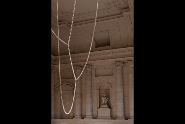 swarovski-crystal-chandelier-inside-the-palace-of-versailles