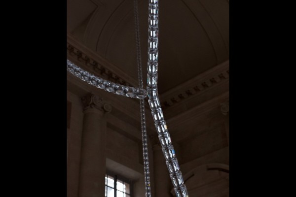 swarovski-crystal-chandelier-inside-the-palace-of-versailles