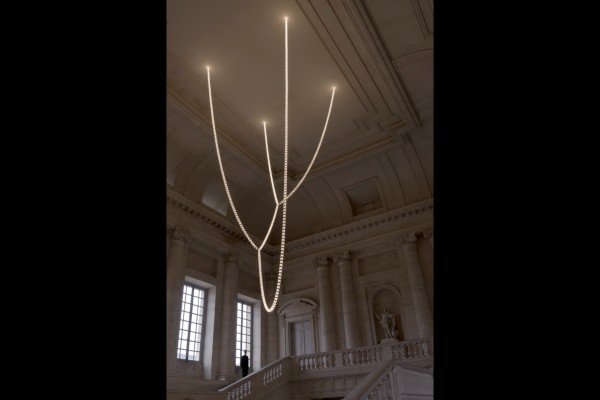 swarovski-crystal-chandelier-inside-the-palace-of-versailles