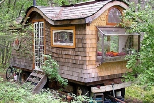 mini-home-in-the-woods