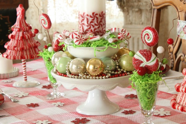 decorate-your-living-room-into-the-holiday-spirit