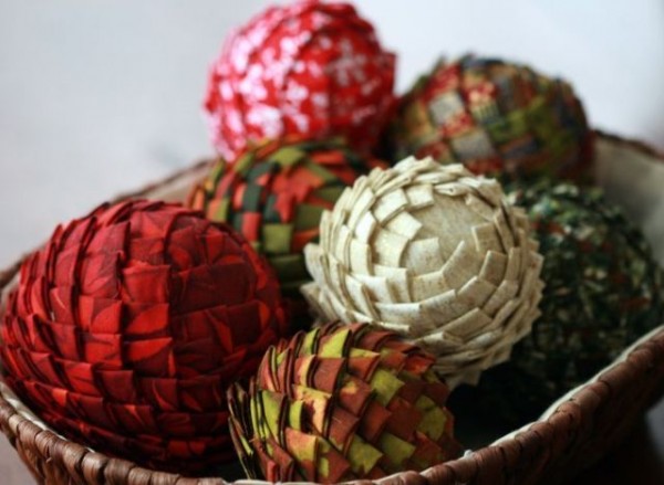 decorate-your-living-room-into-the-holiday-spirit