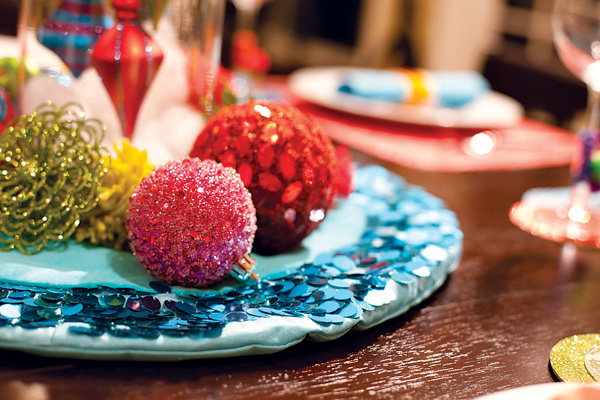 decorate-your-living-room-into-the-holiday-spirit