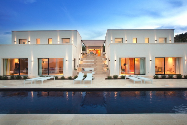 CHIC AND MODERN ITALIAN VILLA