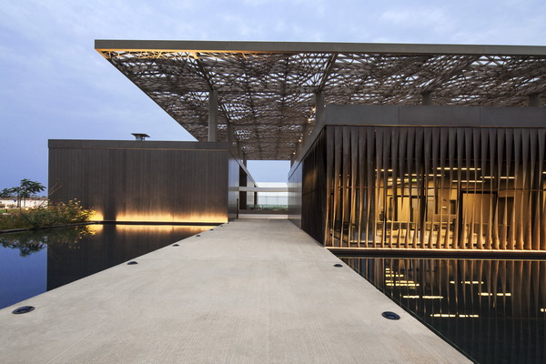 architectural-masterpiece-with-historical-meaning
