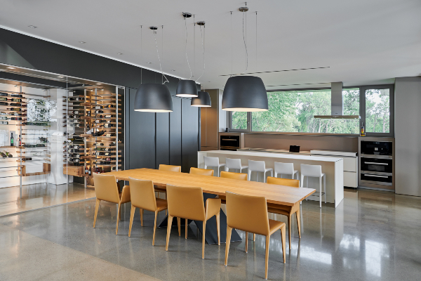 spectacular-lakeside-villa-in-montreal-with-bonaldo-details