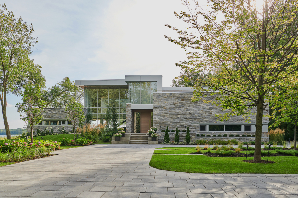 spectacular-lakeside-villa-in-montreal-with-bonaldo-details