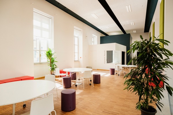 modern-and-functional-furniture-for-new-workspaces