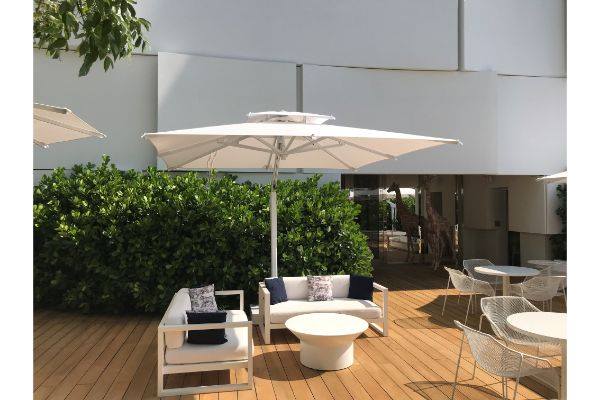 how-poggesi-arranged-the-garden-of-dior-cafe